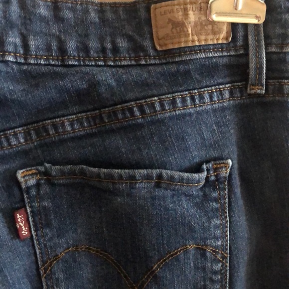 Levi Capris in excellent condition. Can be rolled up to create a cuff - Picture 3 of 3